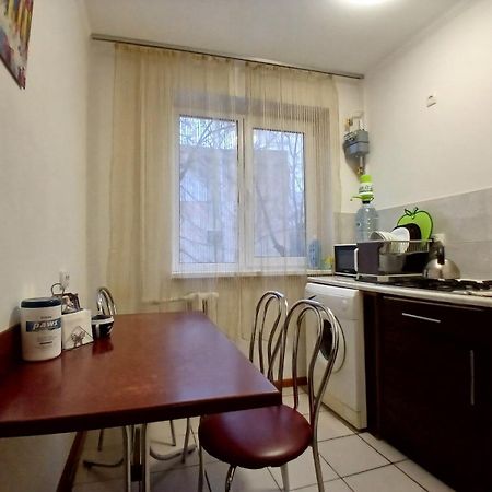 Квартира Біля Залізничного Вокзалу ヴィーンヌィツャ エクステリア 写真