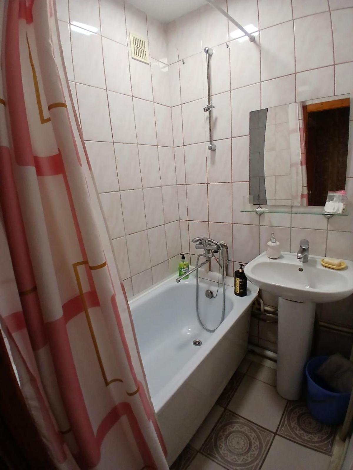 Квартира Біля Залізничного Вокзалу ヴィーンヌィツャ エクステリア 写真